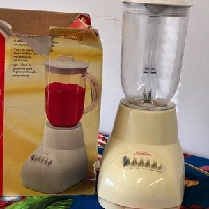 Sunbeam Ivory Blender with Multi-Speed Control